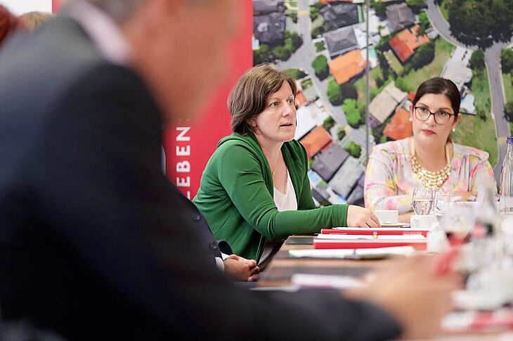 Round Table, AfG, Gespräche, Diskussion, Rundschau, Medialog