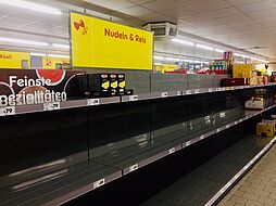 Leergefegte Regale dank Corona. "corona" "coronavirus" "destatis" "hamsterkäufe"