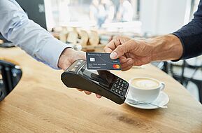 Immer beliebter: Kartenzahlung. "Kartenzahlung" "Karte" "mastercard"